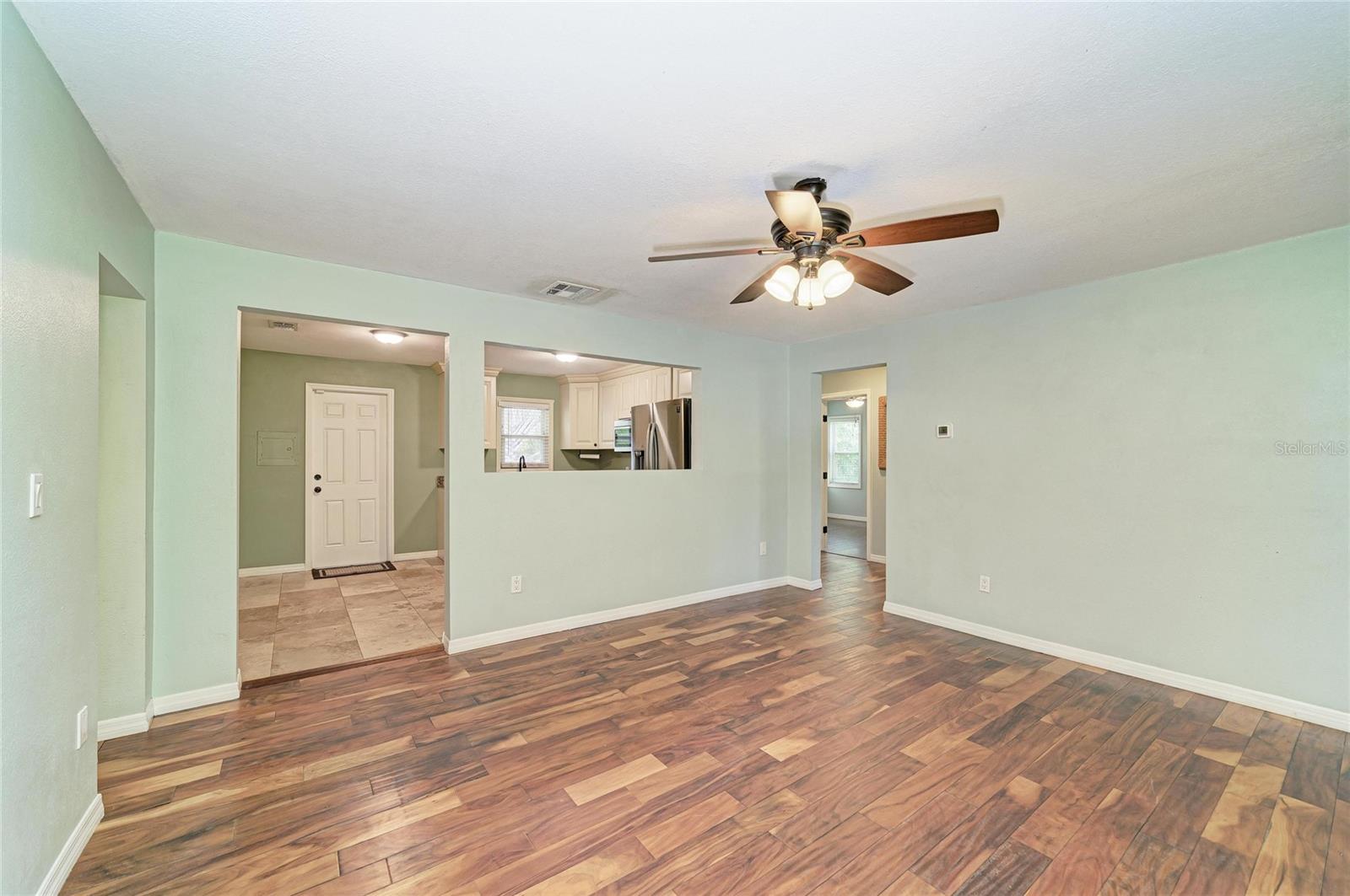 Listing Image #9