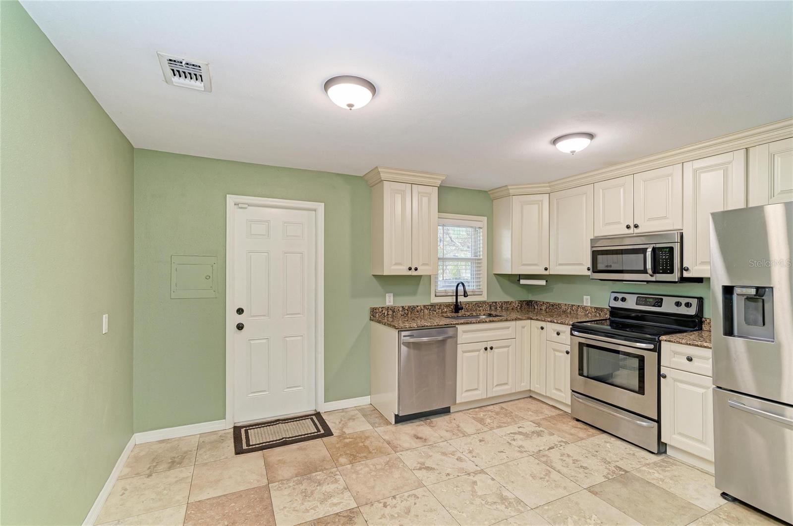Listing Image #11