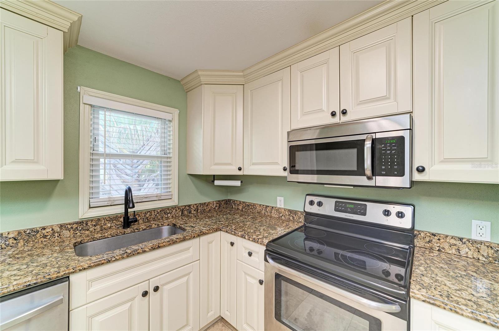 Listing Image #12