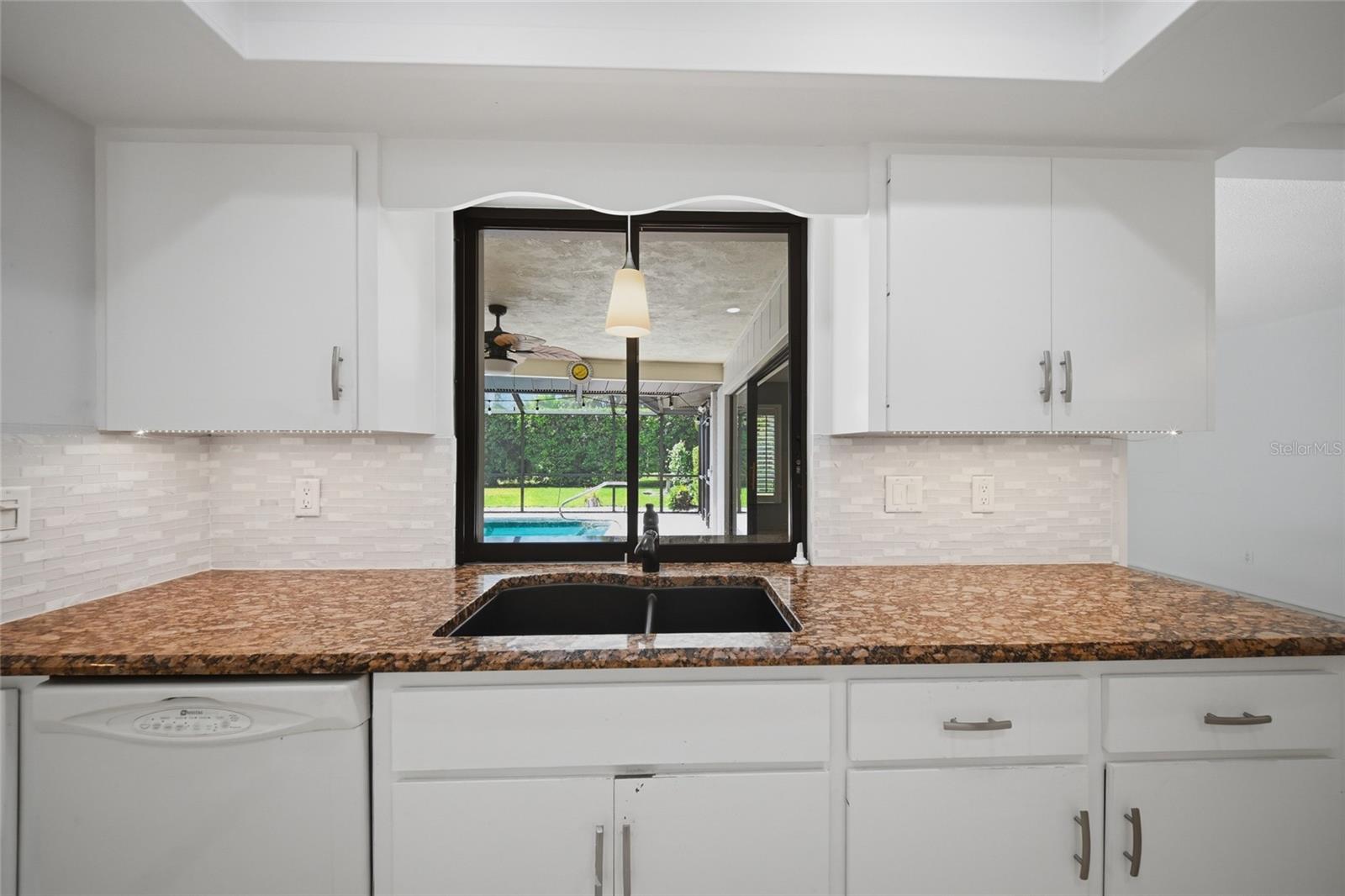Listing Image #11