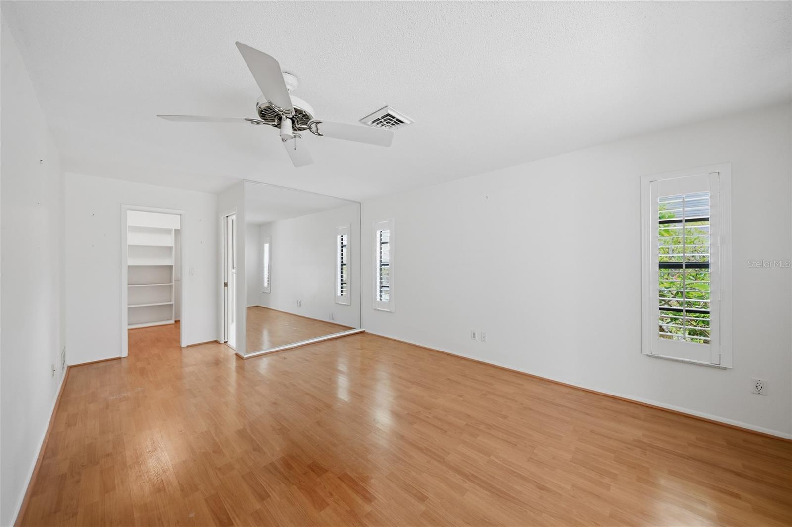 Listing Image #12