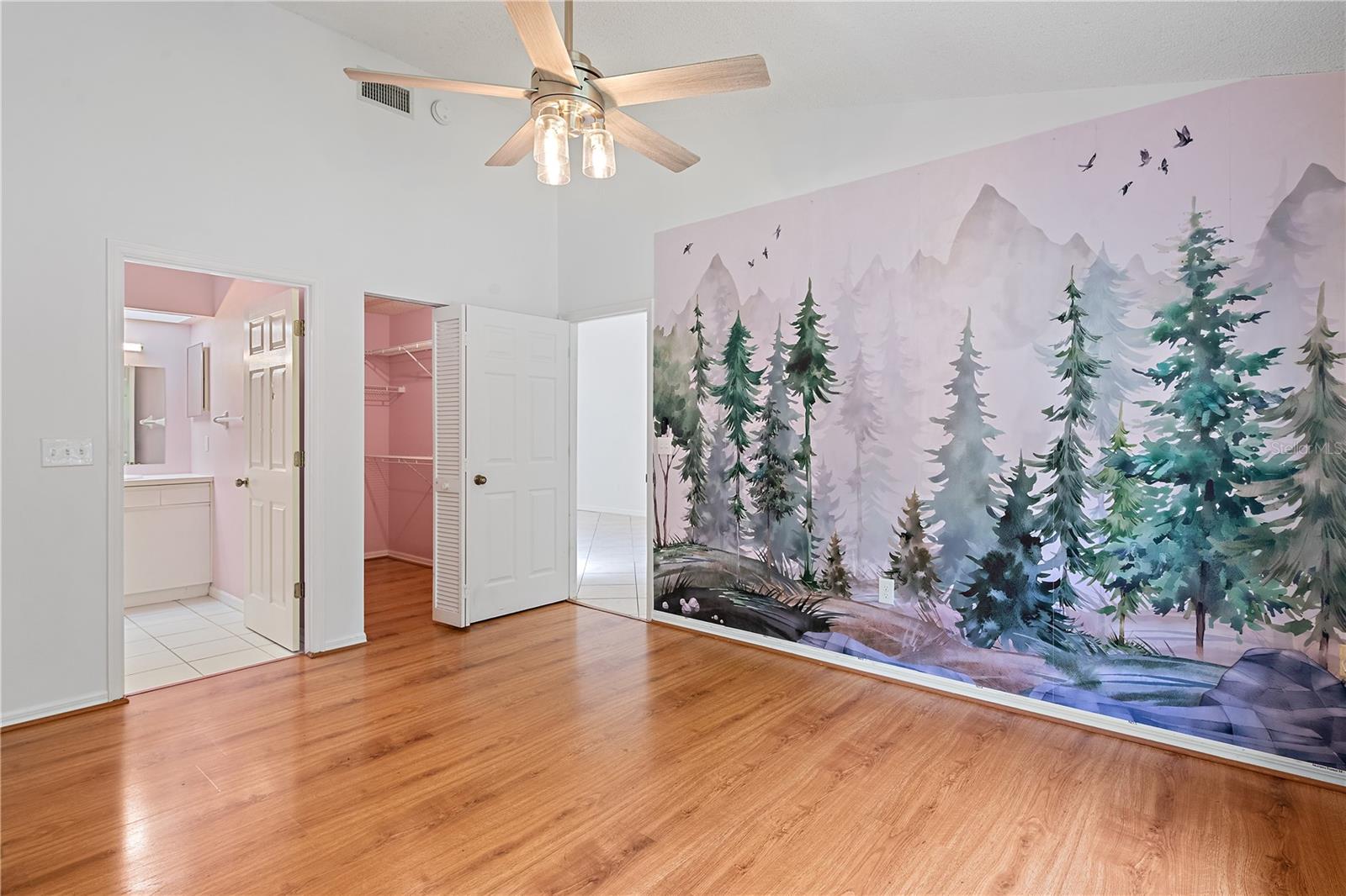 Listing Image #4
