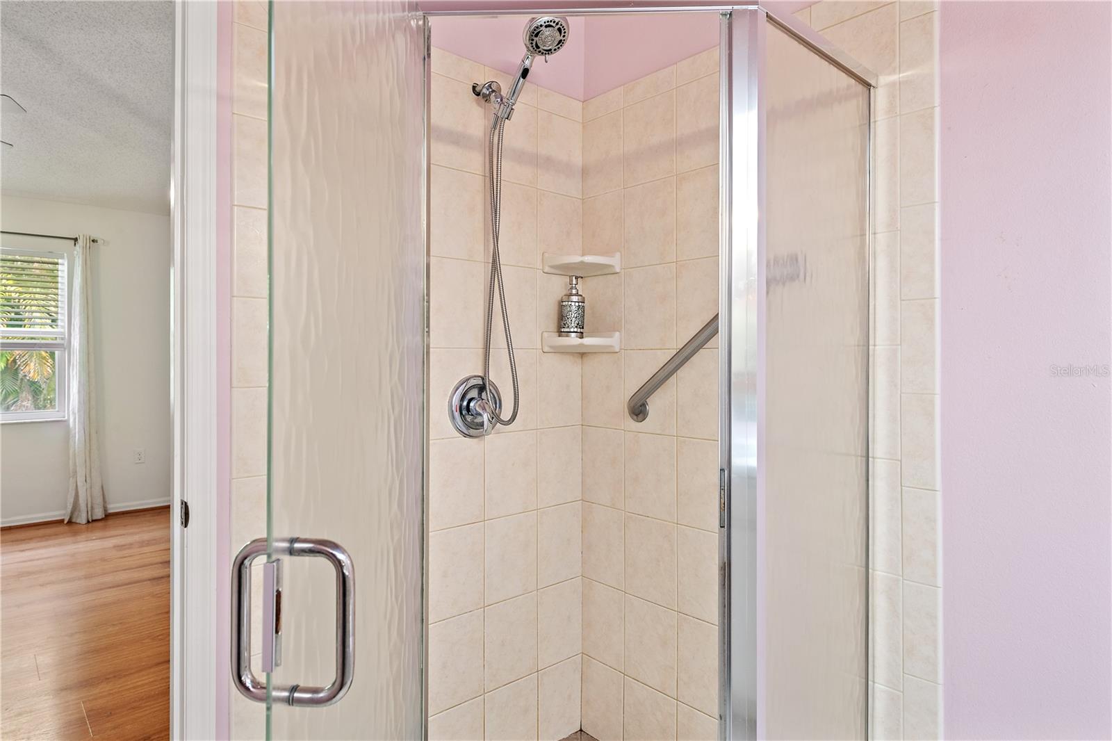 Listing Image #9