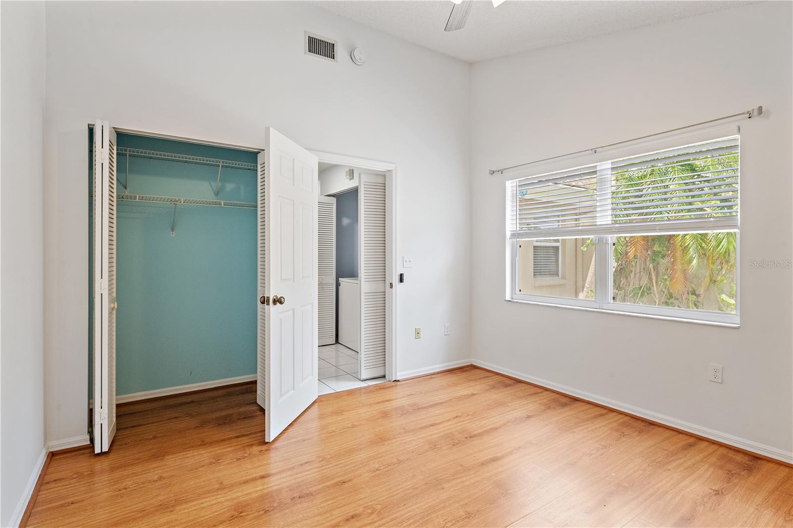 Listing Image #12