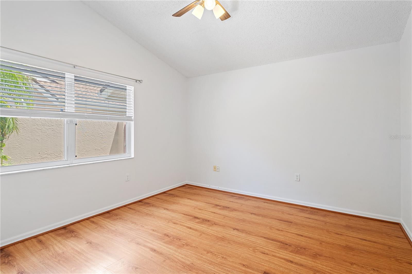 Listing Image #13