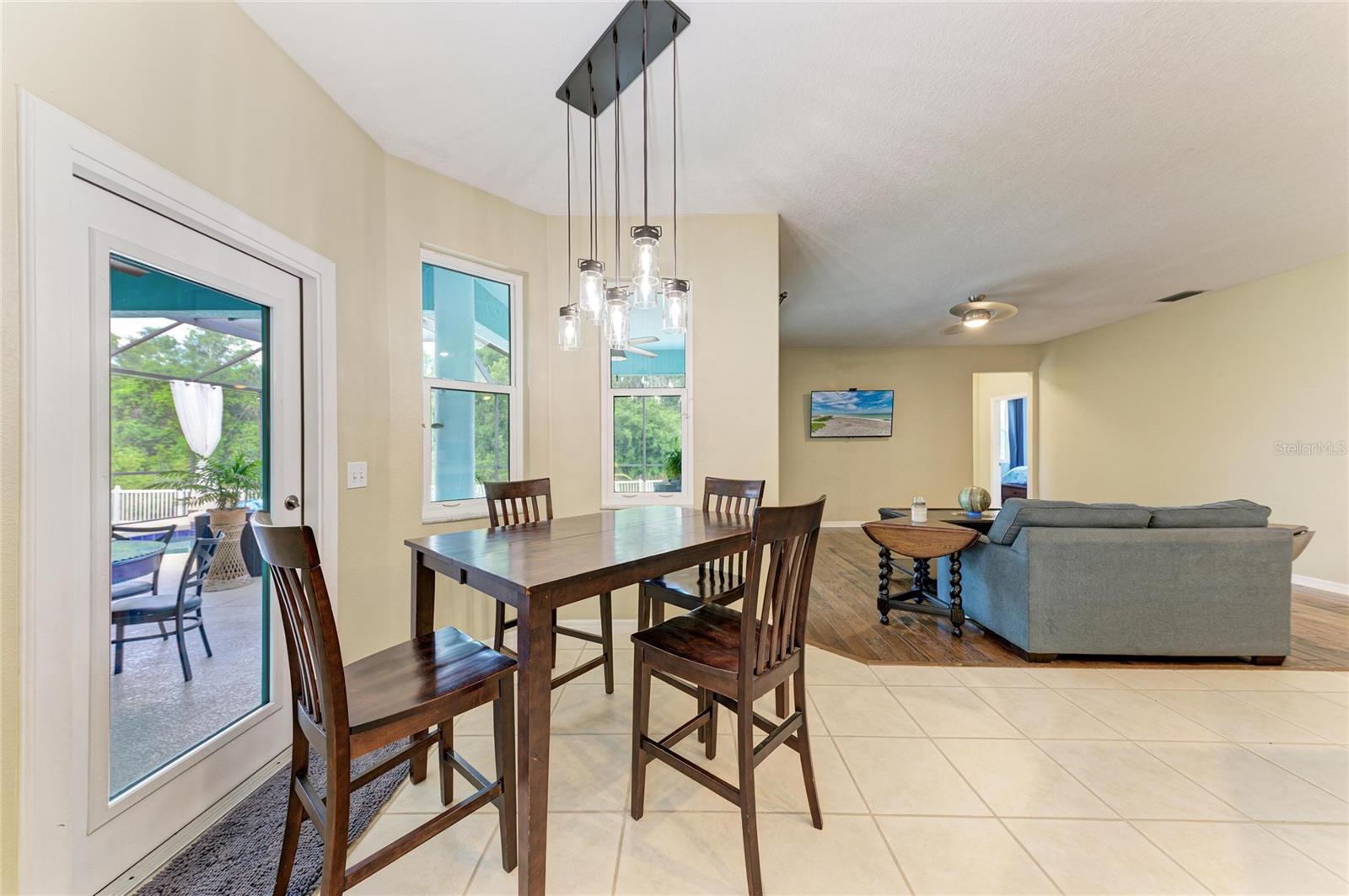 Listing Image #11