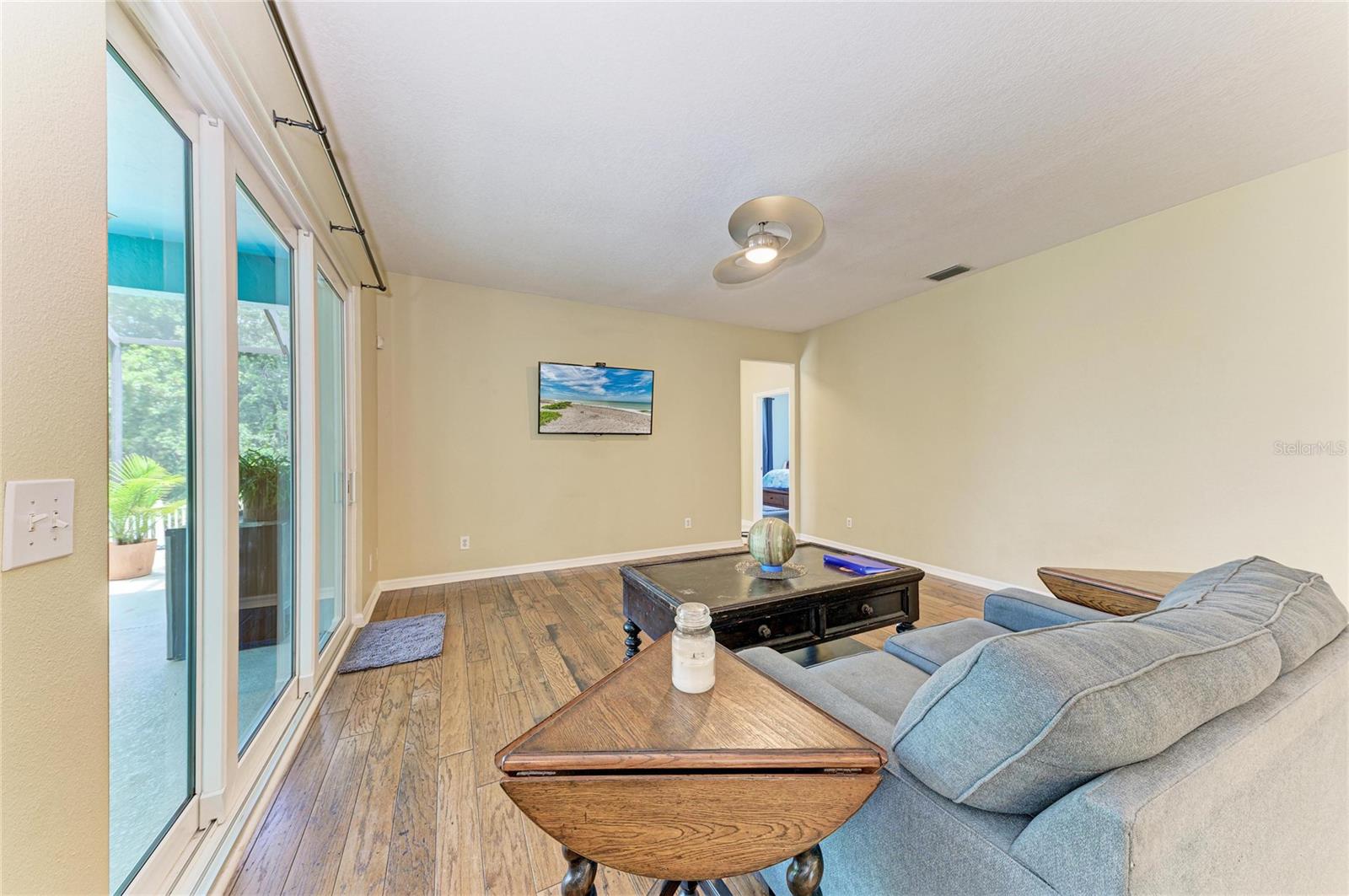 Listing Image #12