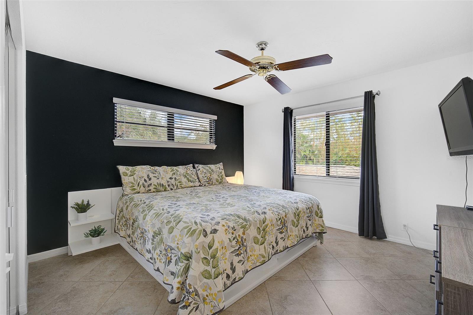 Listing Image #12