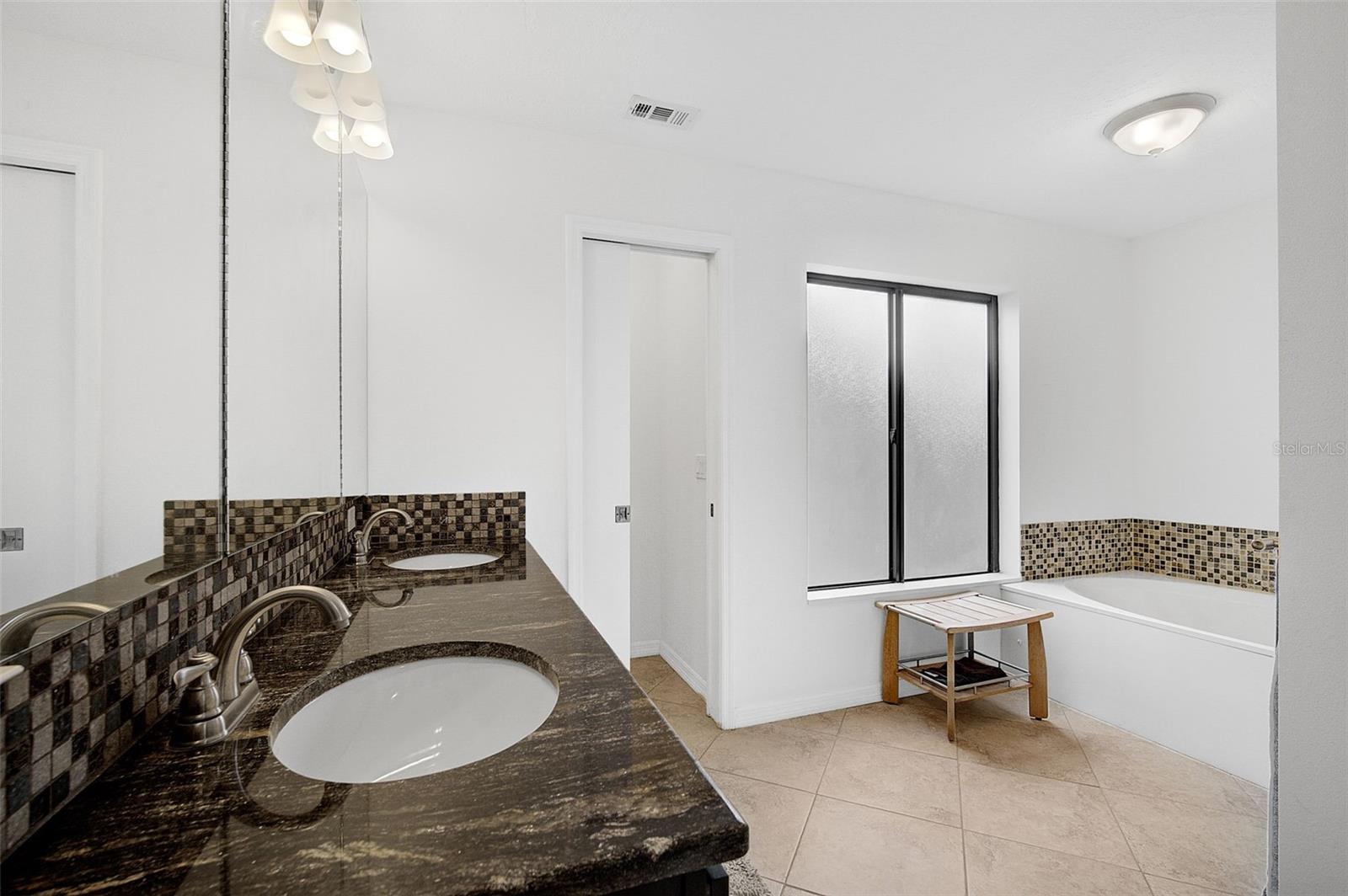 Listing Image #16