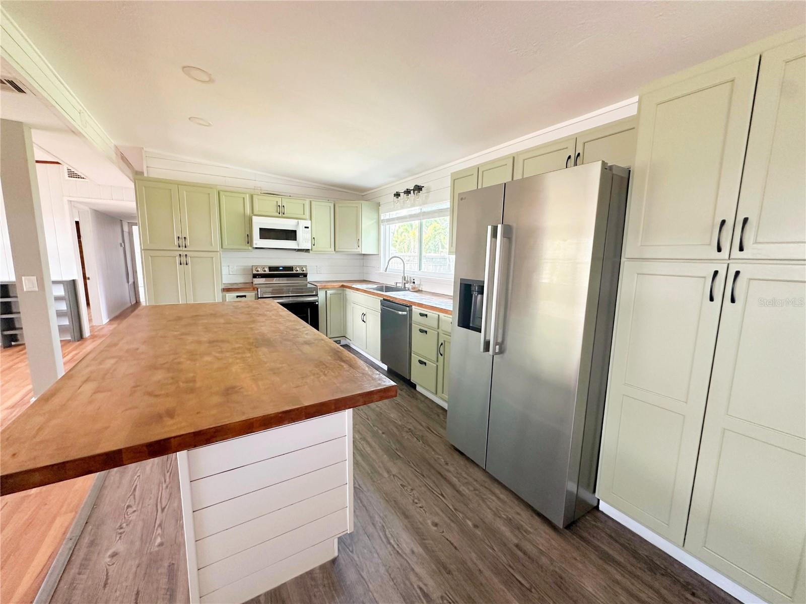 Listing Image #3