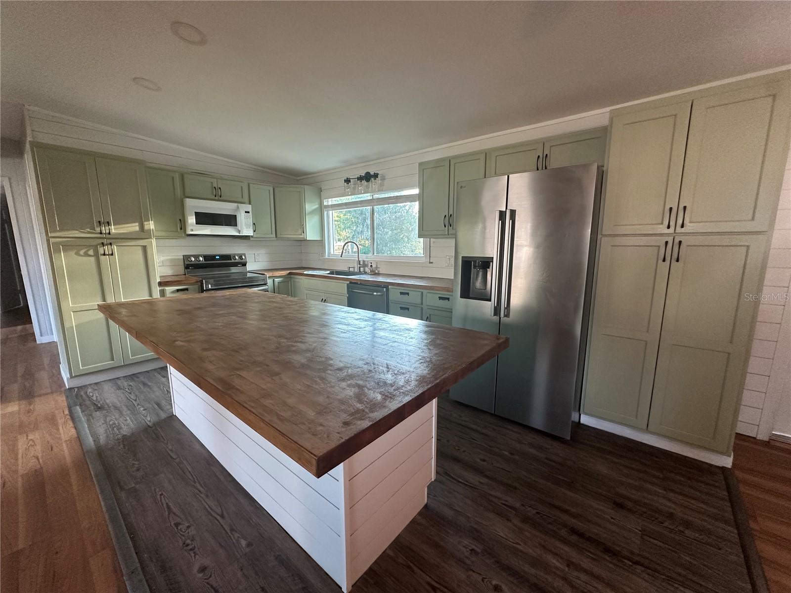 Listing Image #12