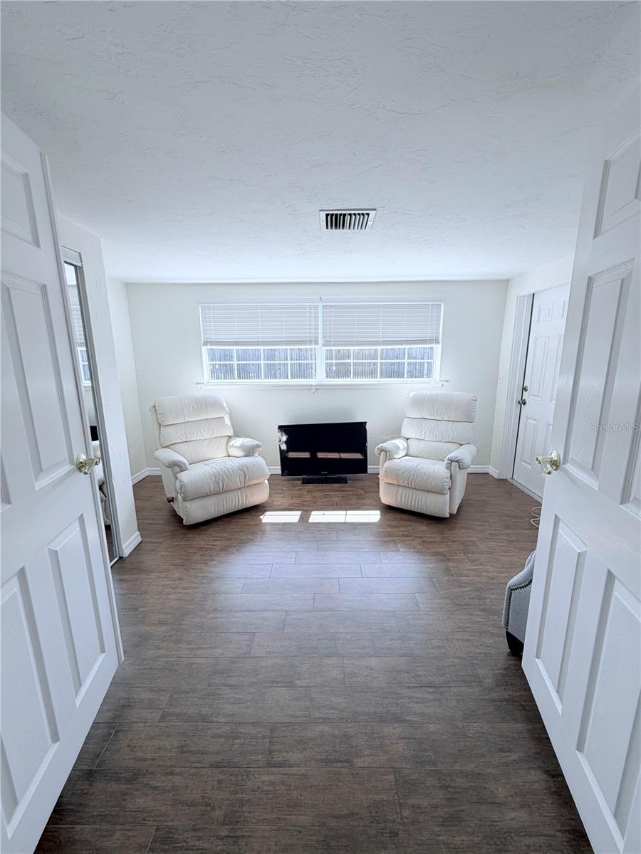 Listing Image #13
