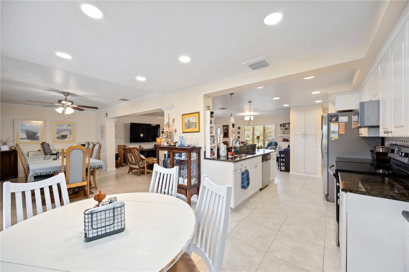 Listing Image #12