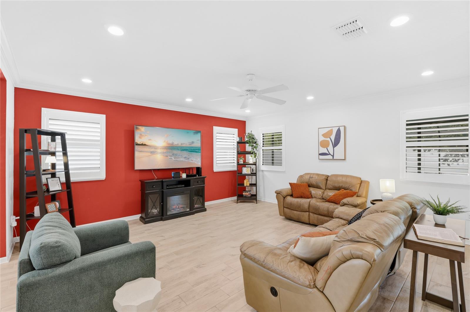 Listing Image #10