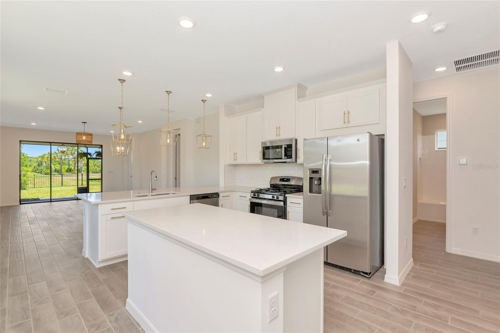 Listing Image #11