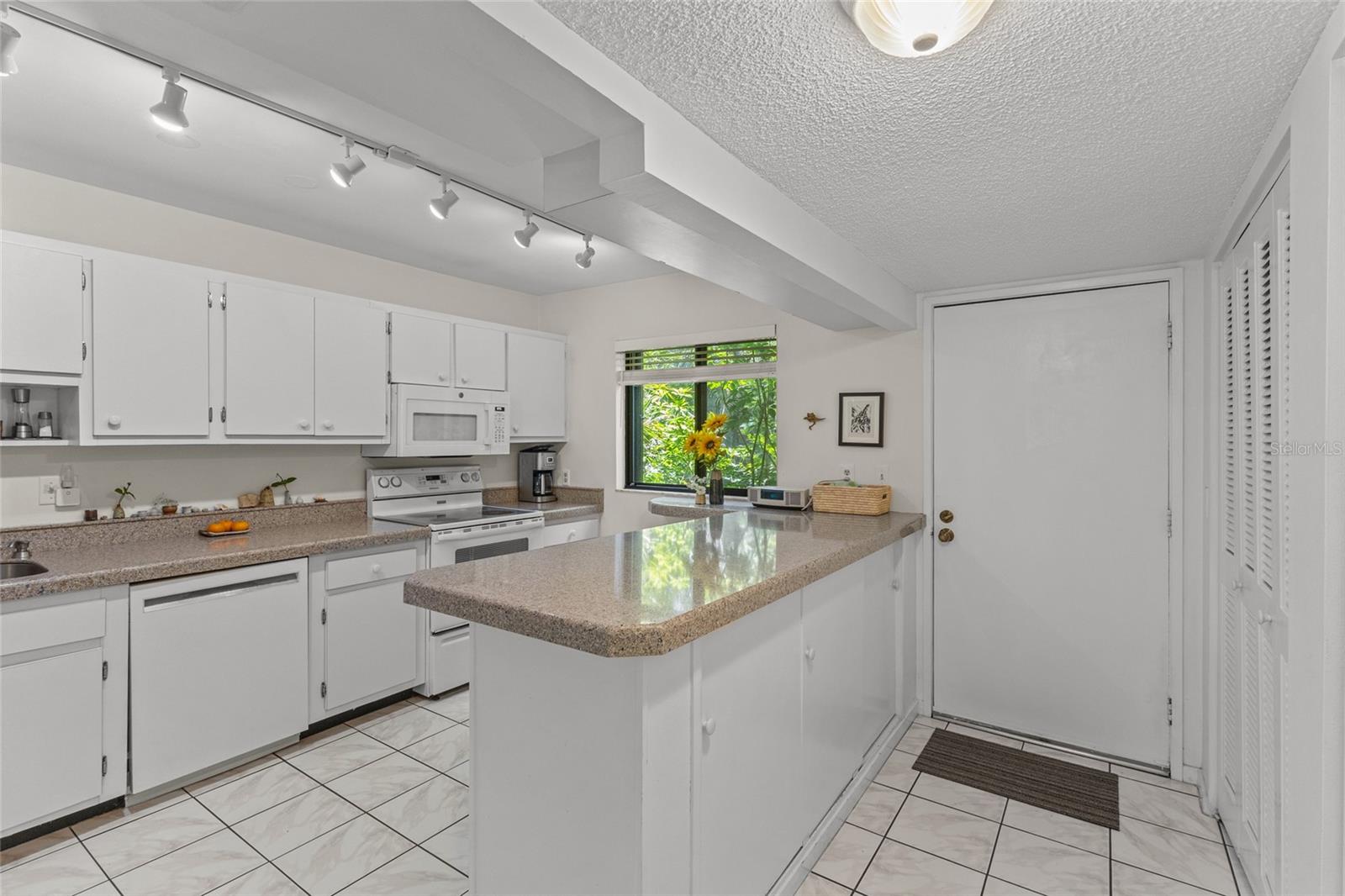 Listing Image #6