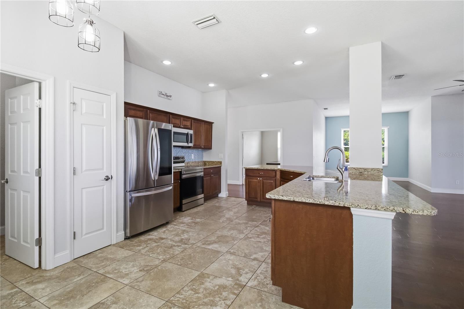 Listing Image #8