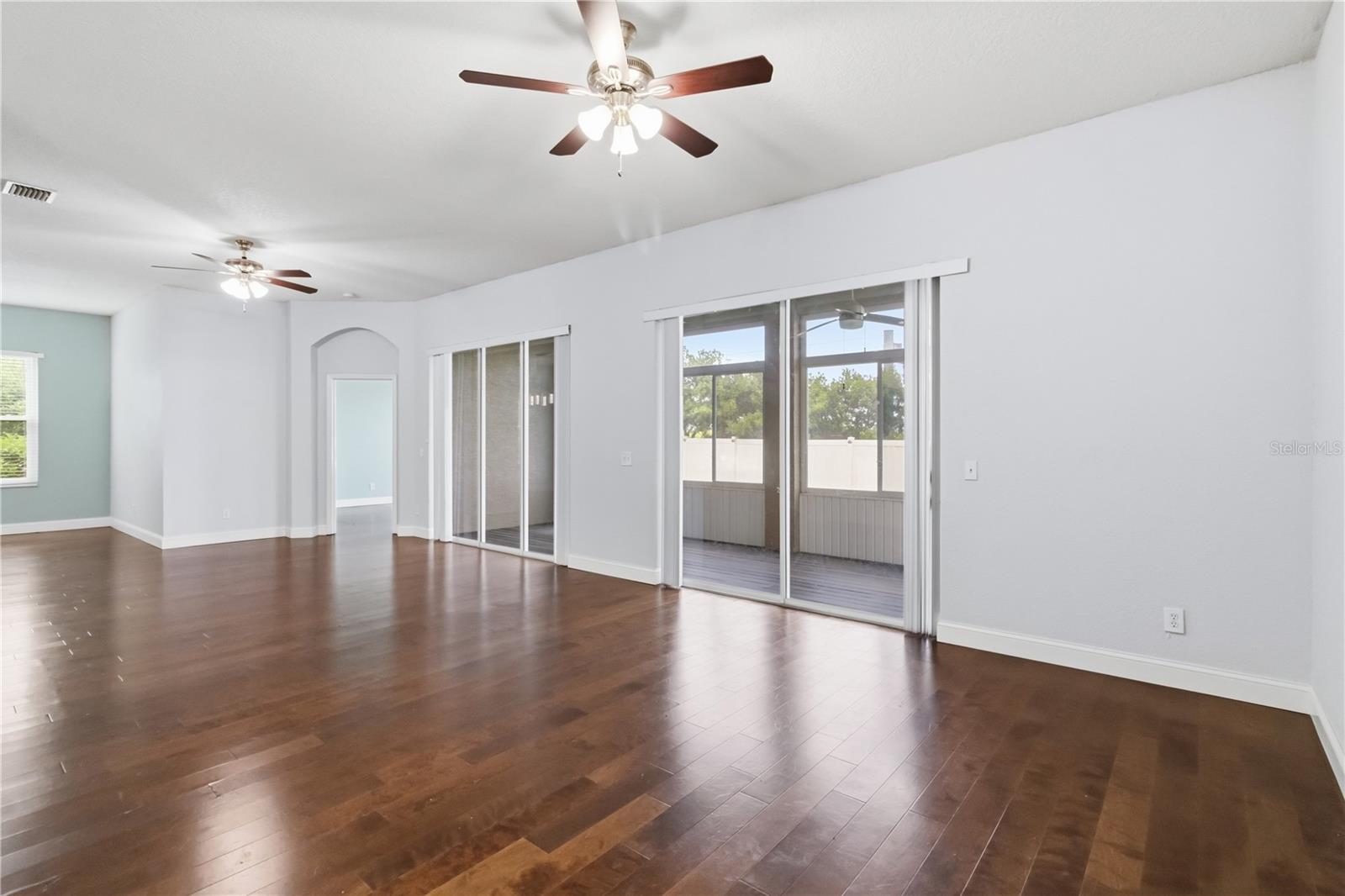 Listing Image #12