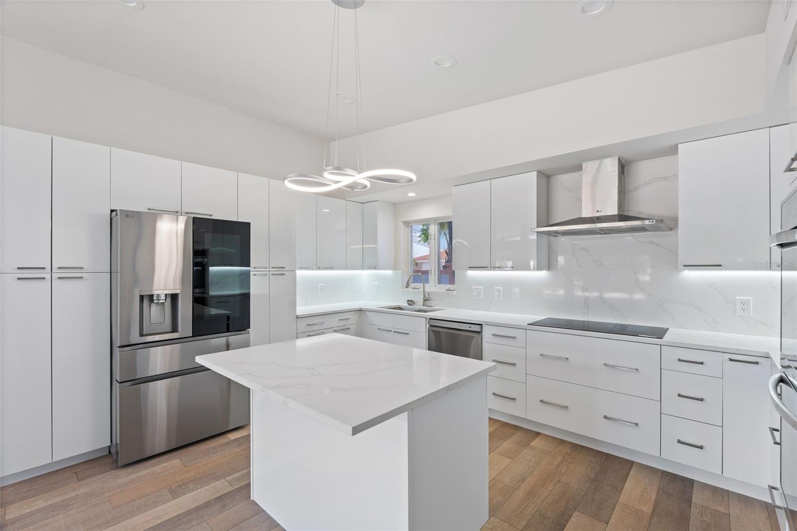 Listing Image #12