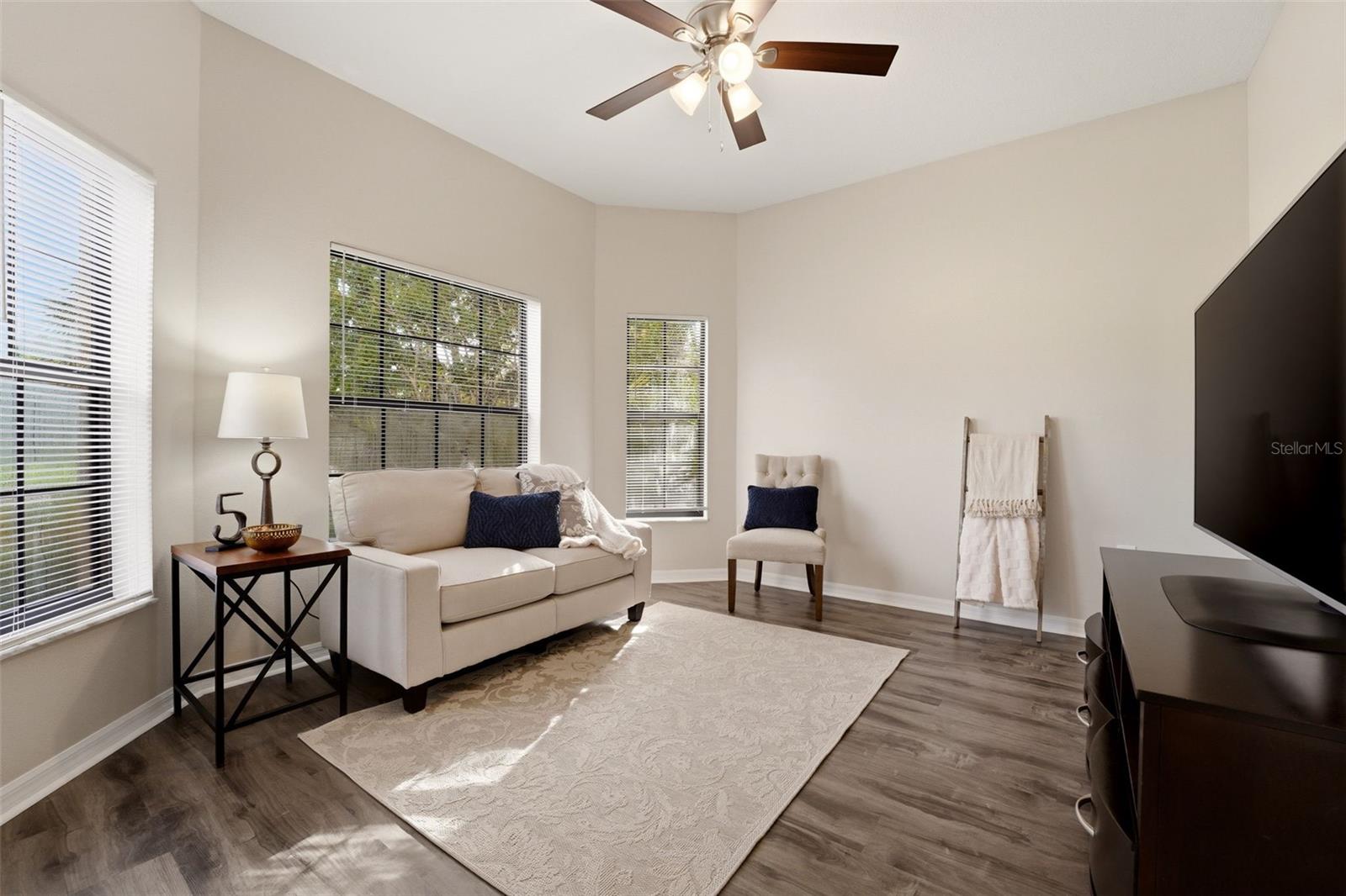 Listing Image #8