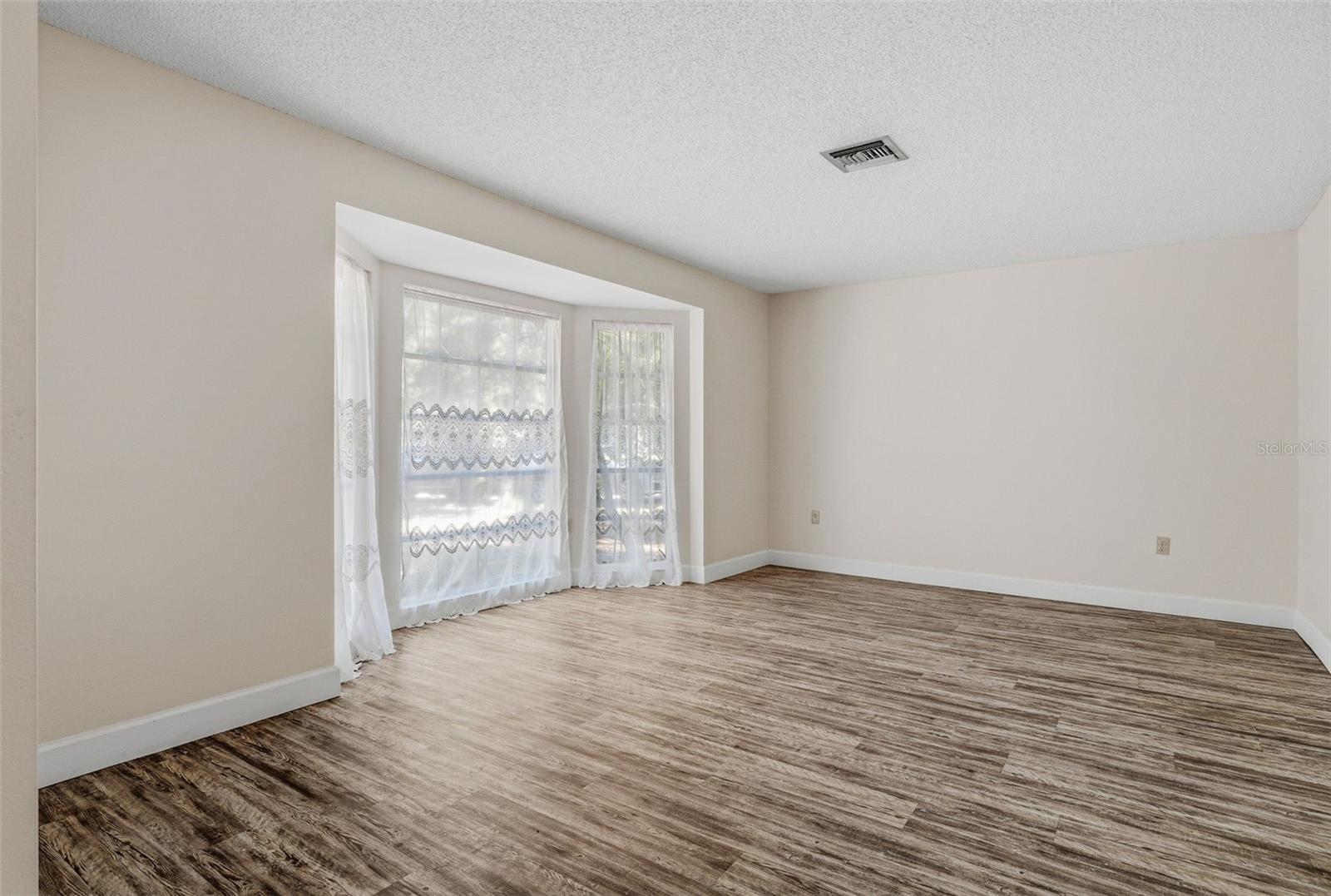Listing Image #8