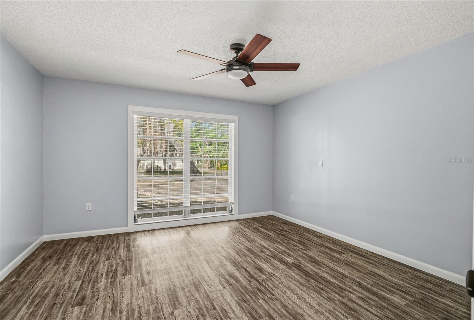 Listing Image #23