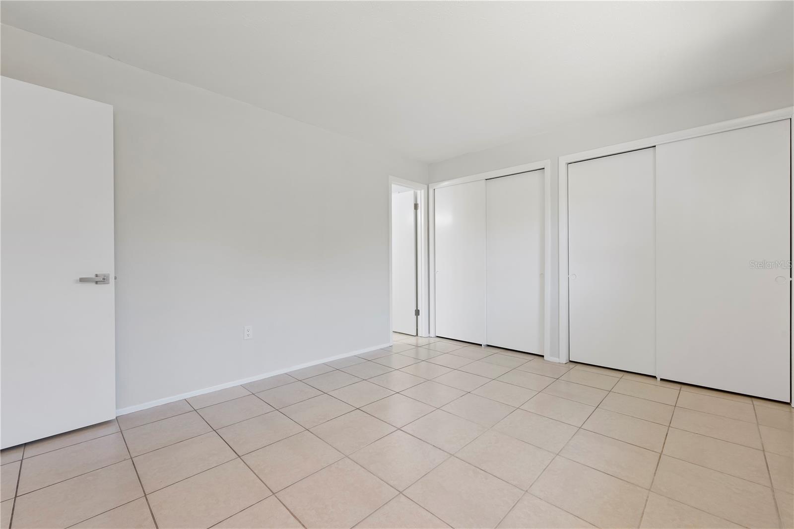 Listing Image #9