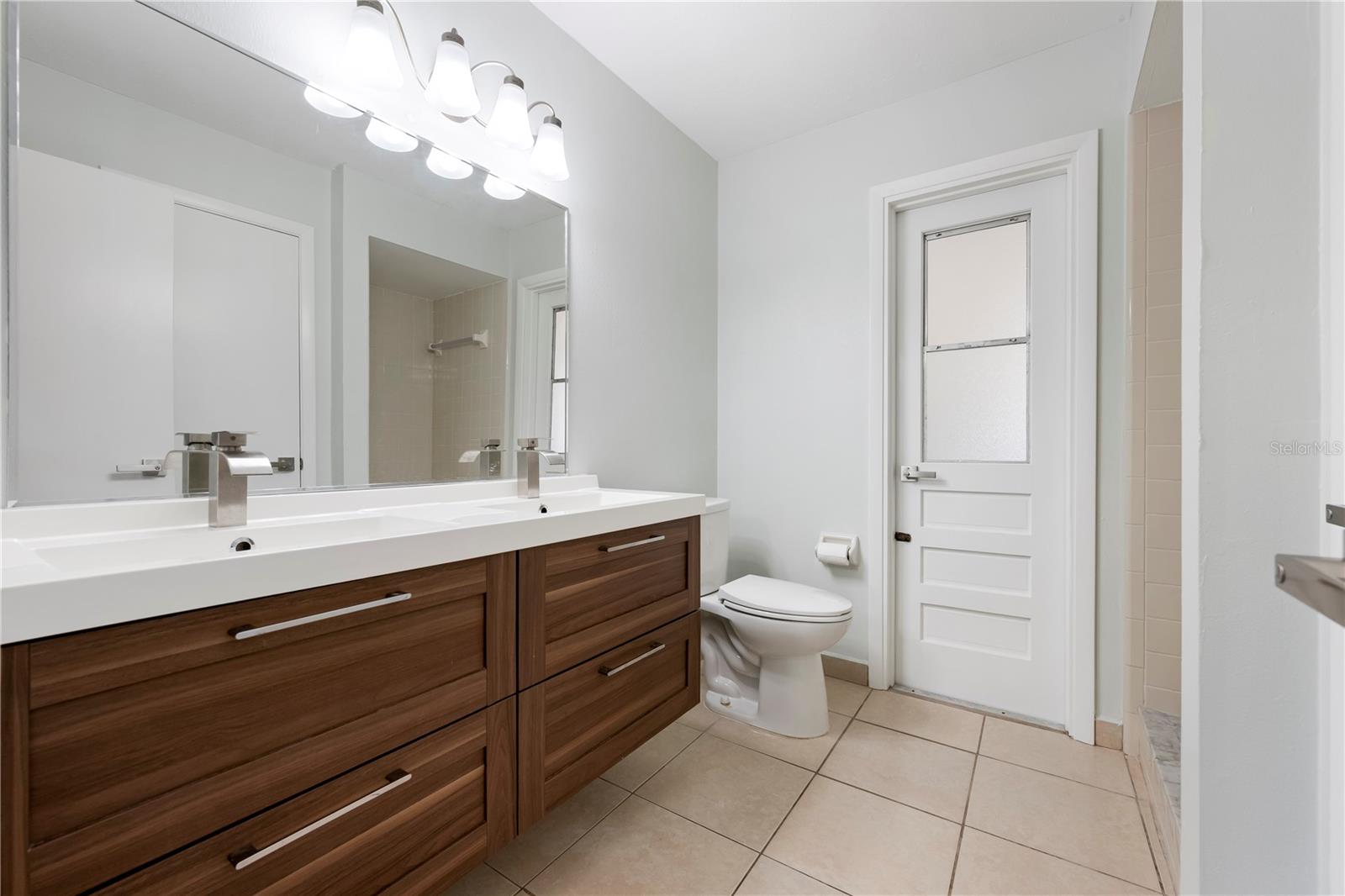 Listing Image #10
