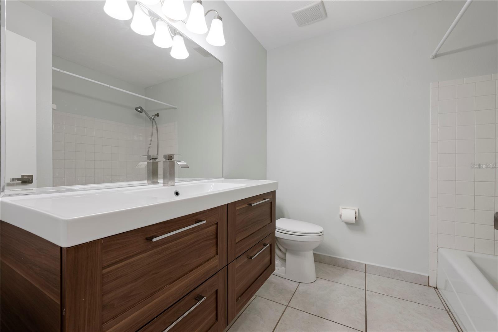 Listing Image #12
