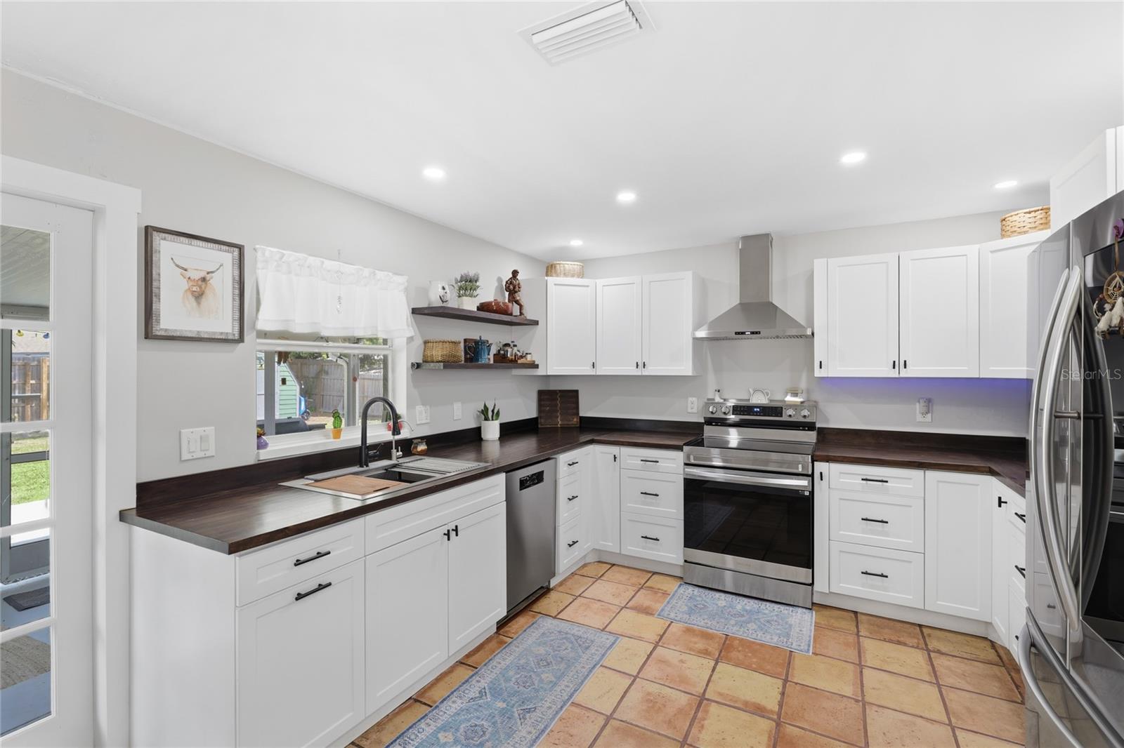 Listing Image #11