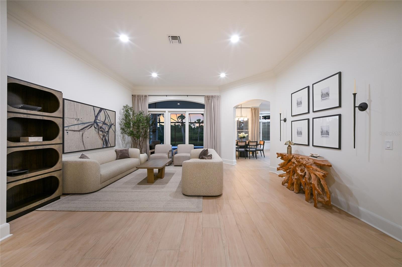 Listing Image #11