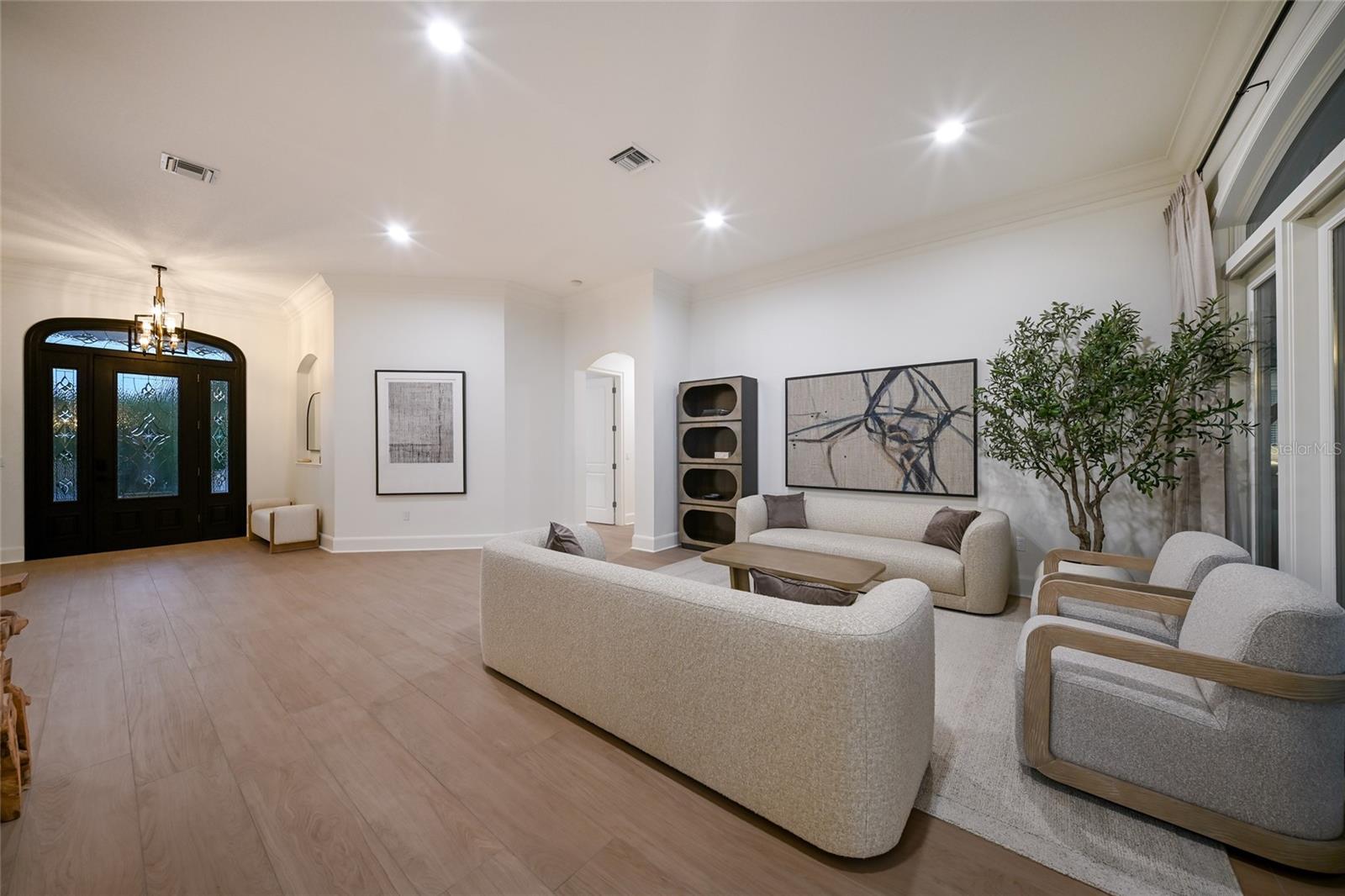 Listing Image #12