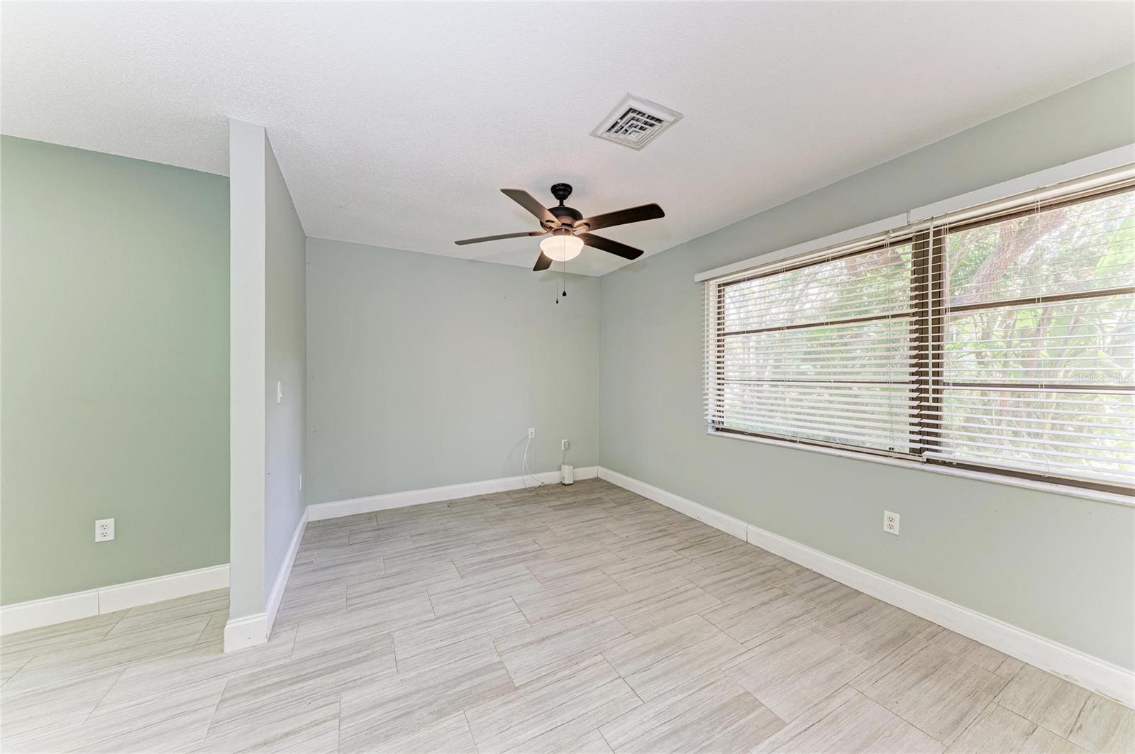 Listing Image #9