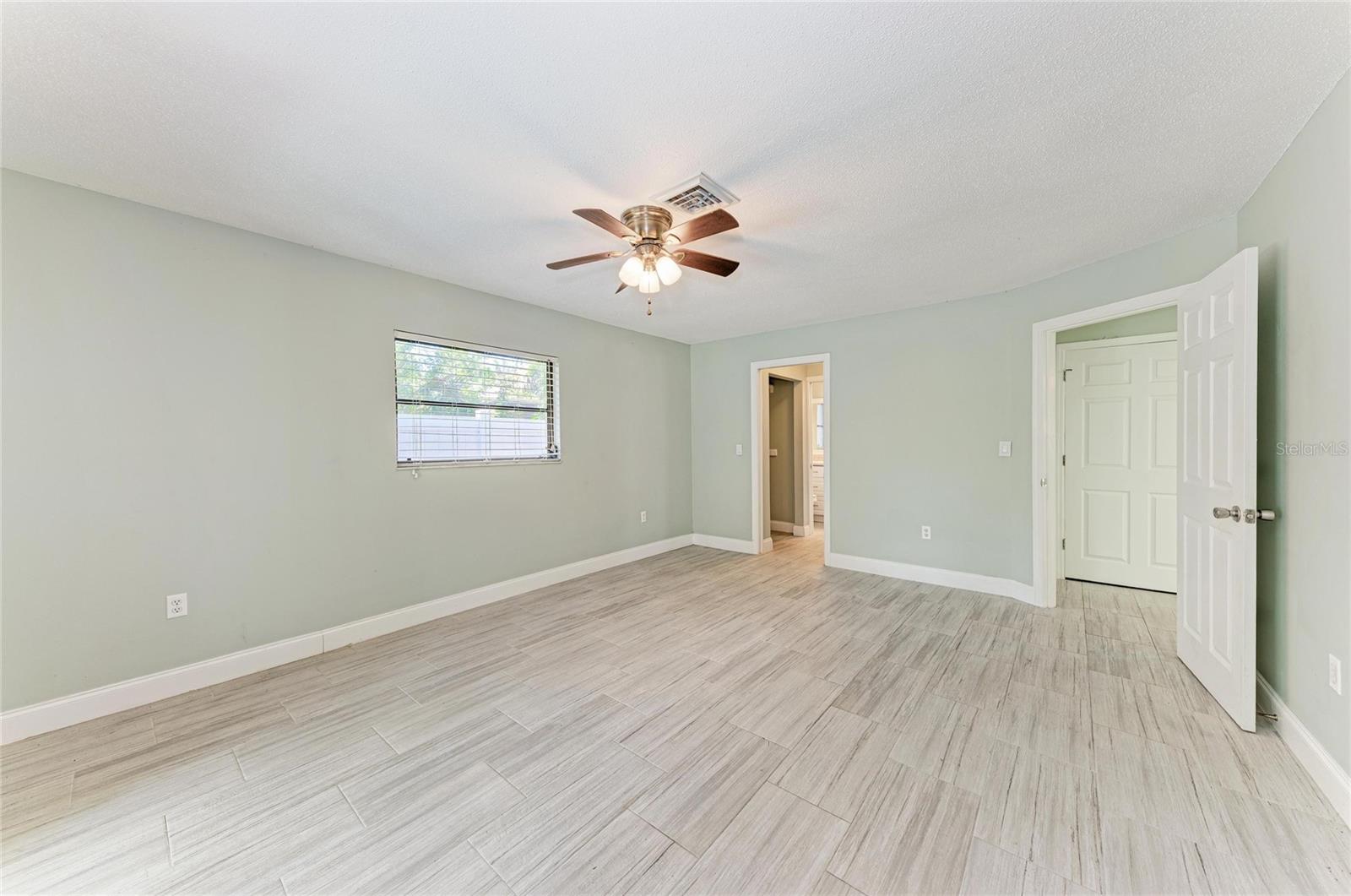 Listing Image #19