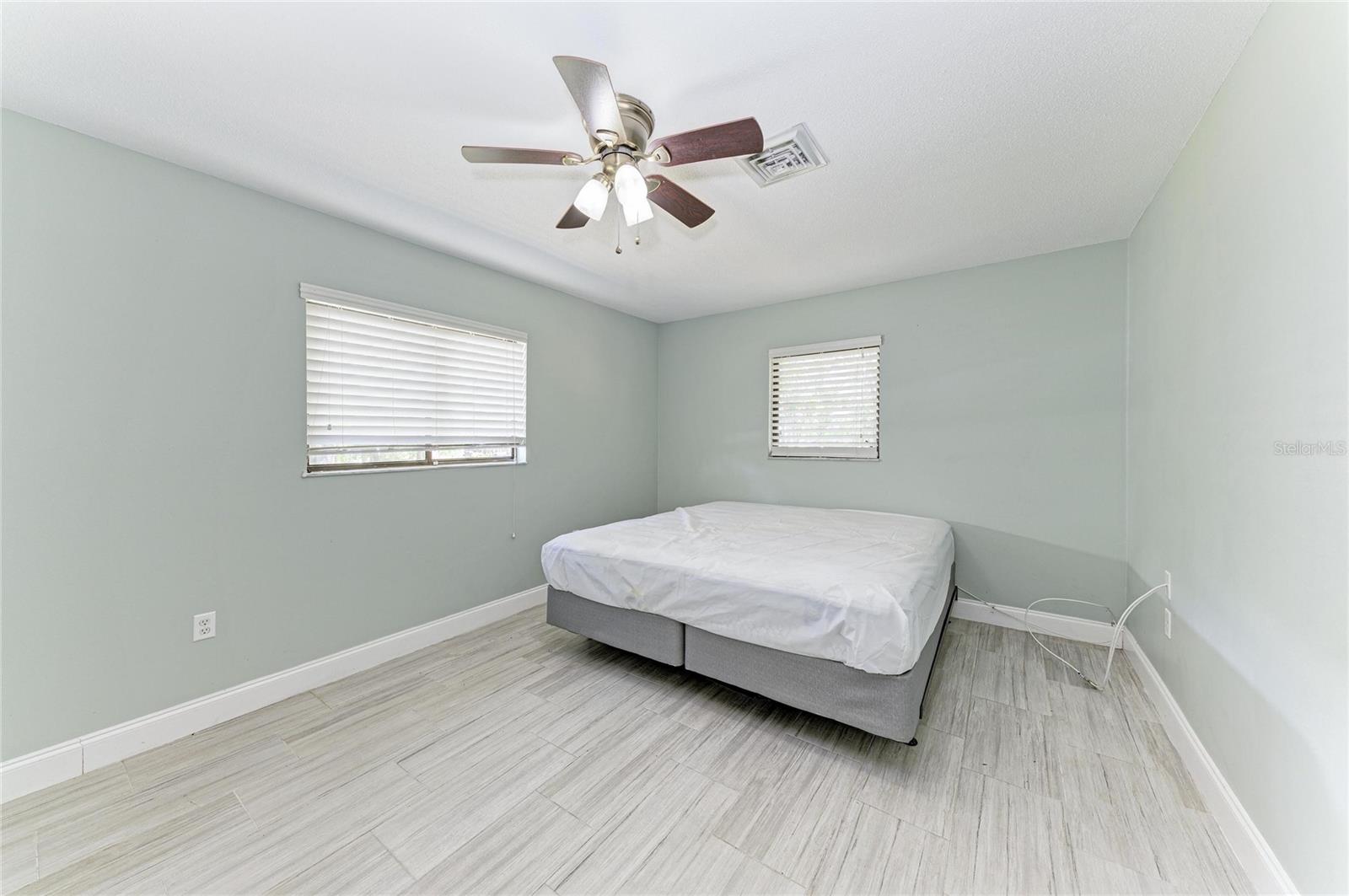 Listing Image #27