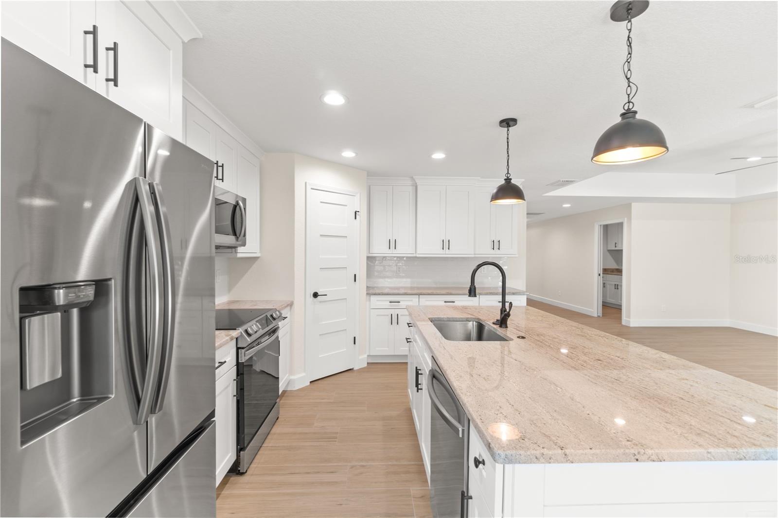 Listing Image #8