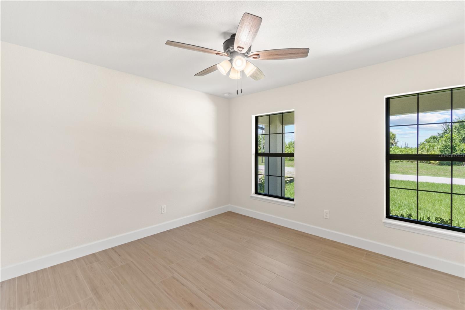 Listing Image #12