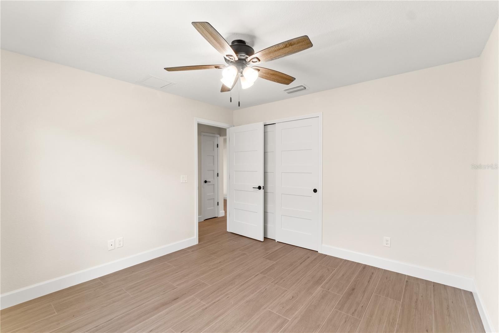 Listing Image #13