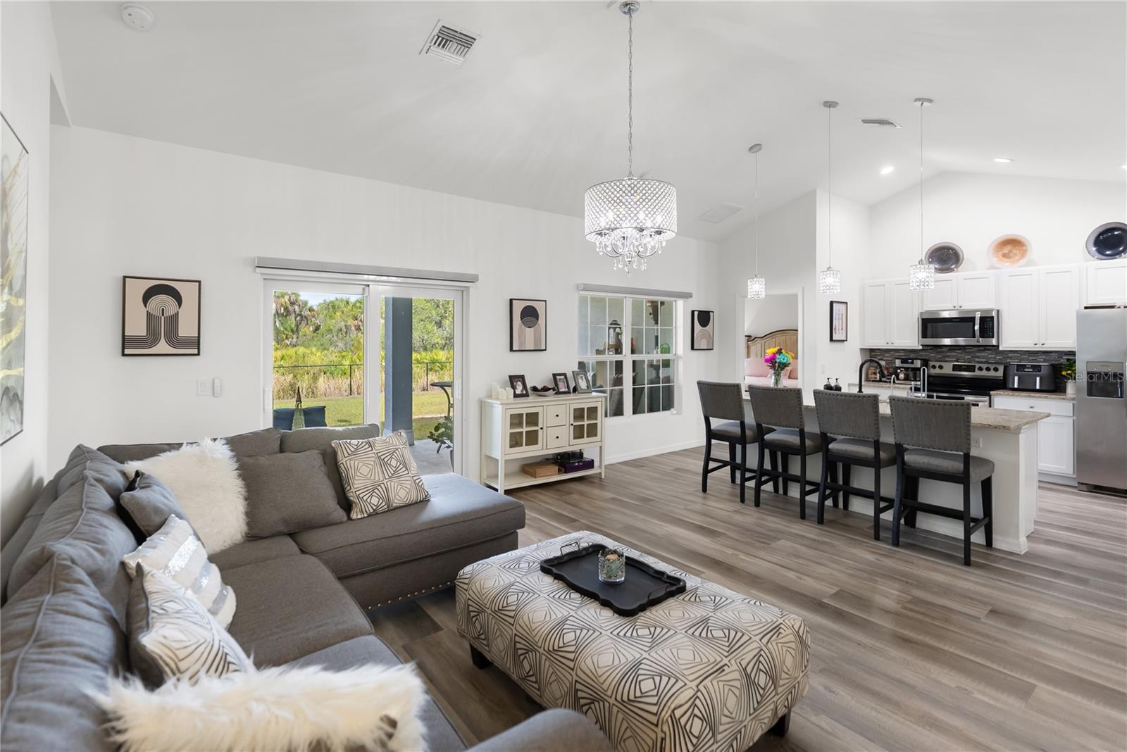 Listing Image #7