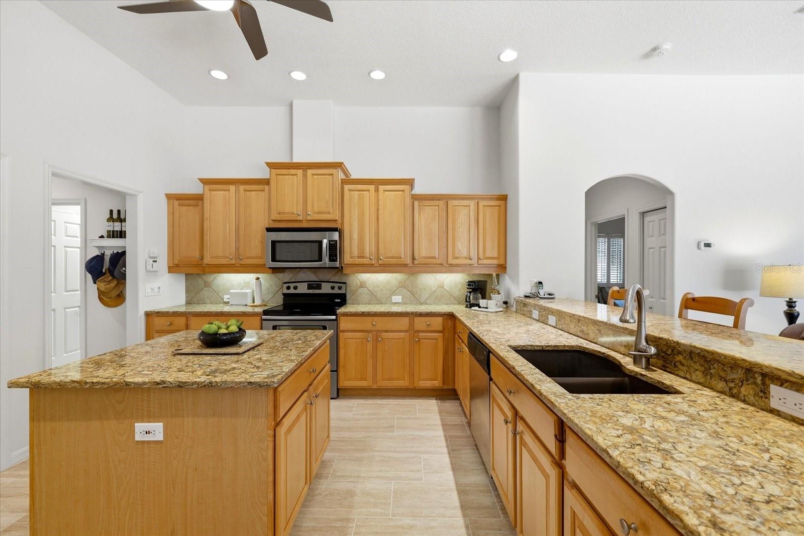 Listing Image #12