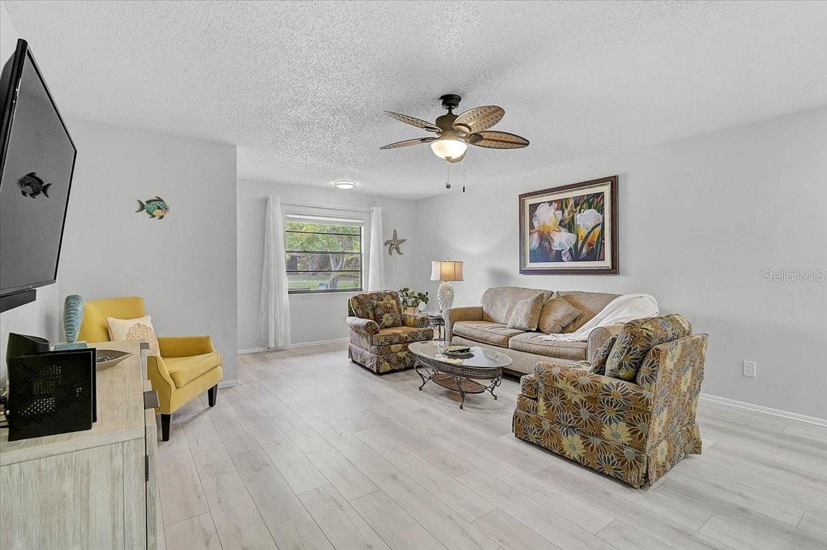 Listing Image #9