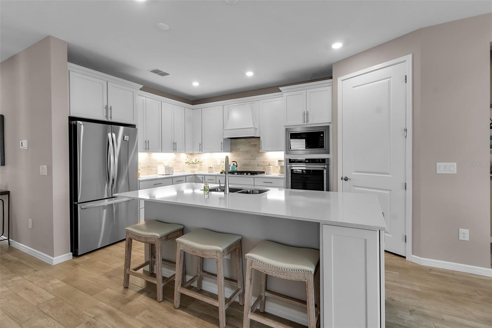 Listing Image #10