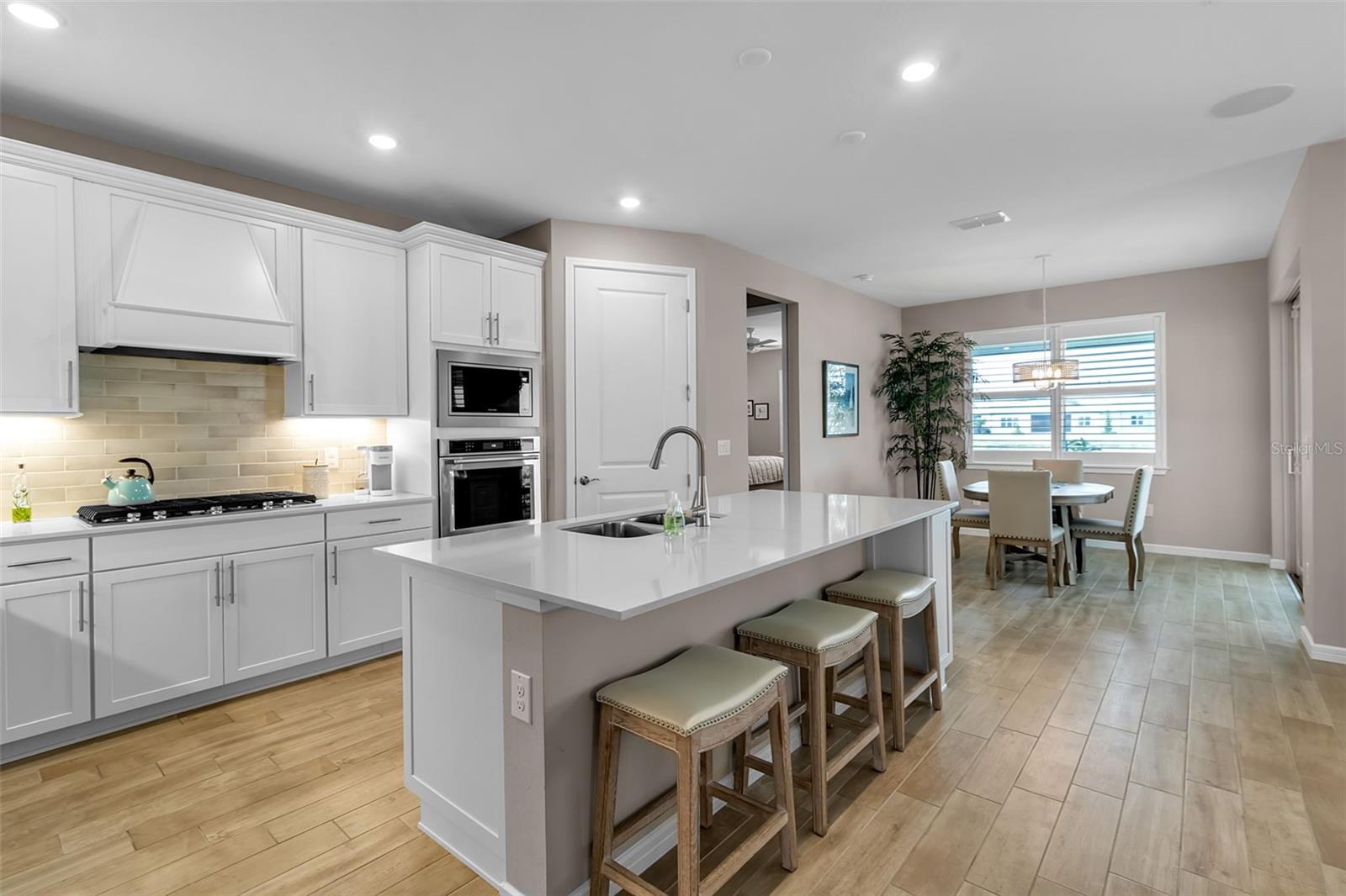 Listing Image #11