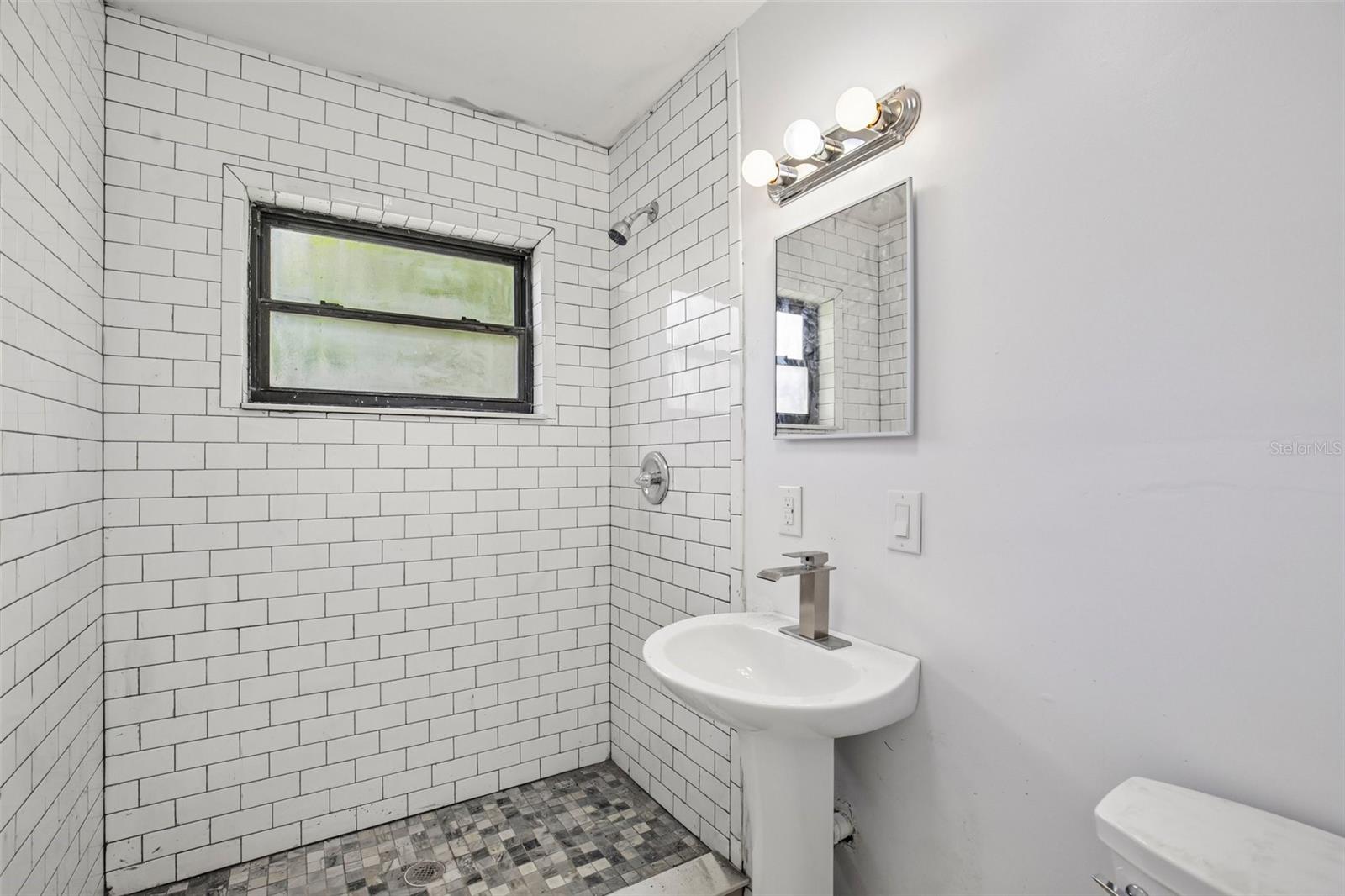 Listing Image #19