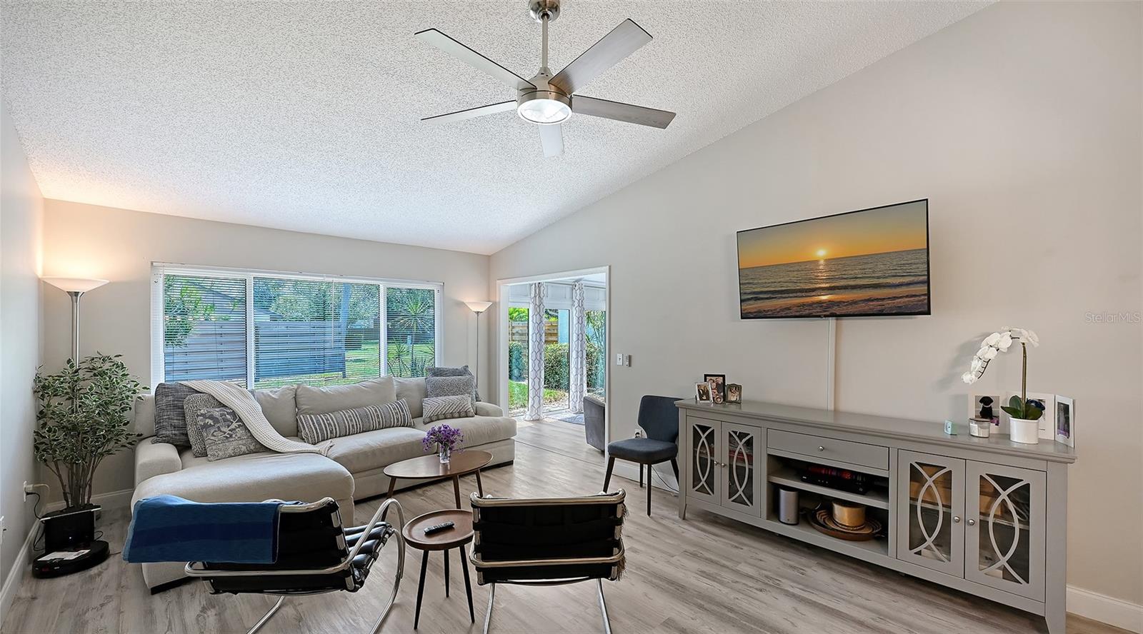Listing Image #3