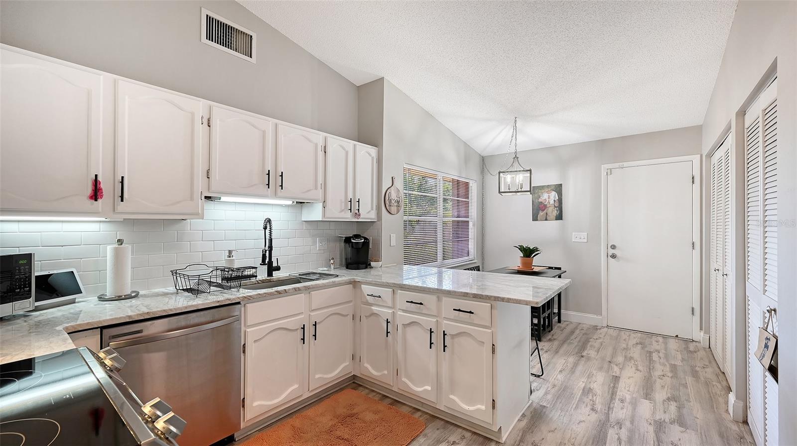 Listing Image #8