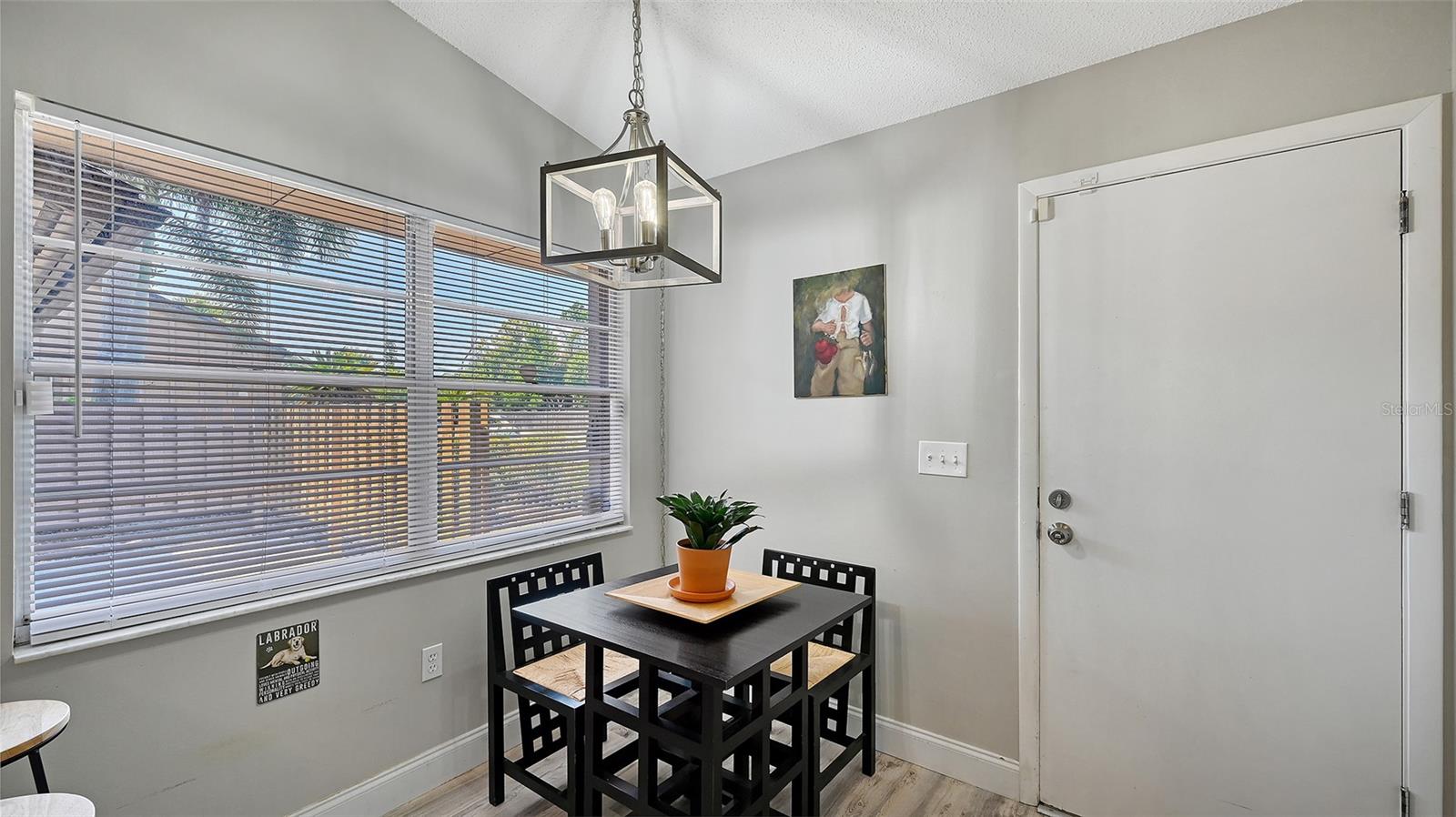 Listing Image #10
