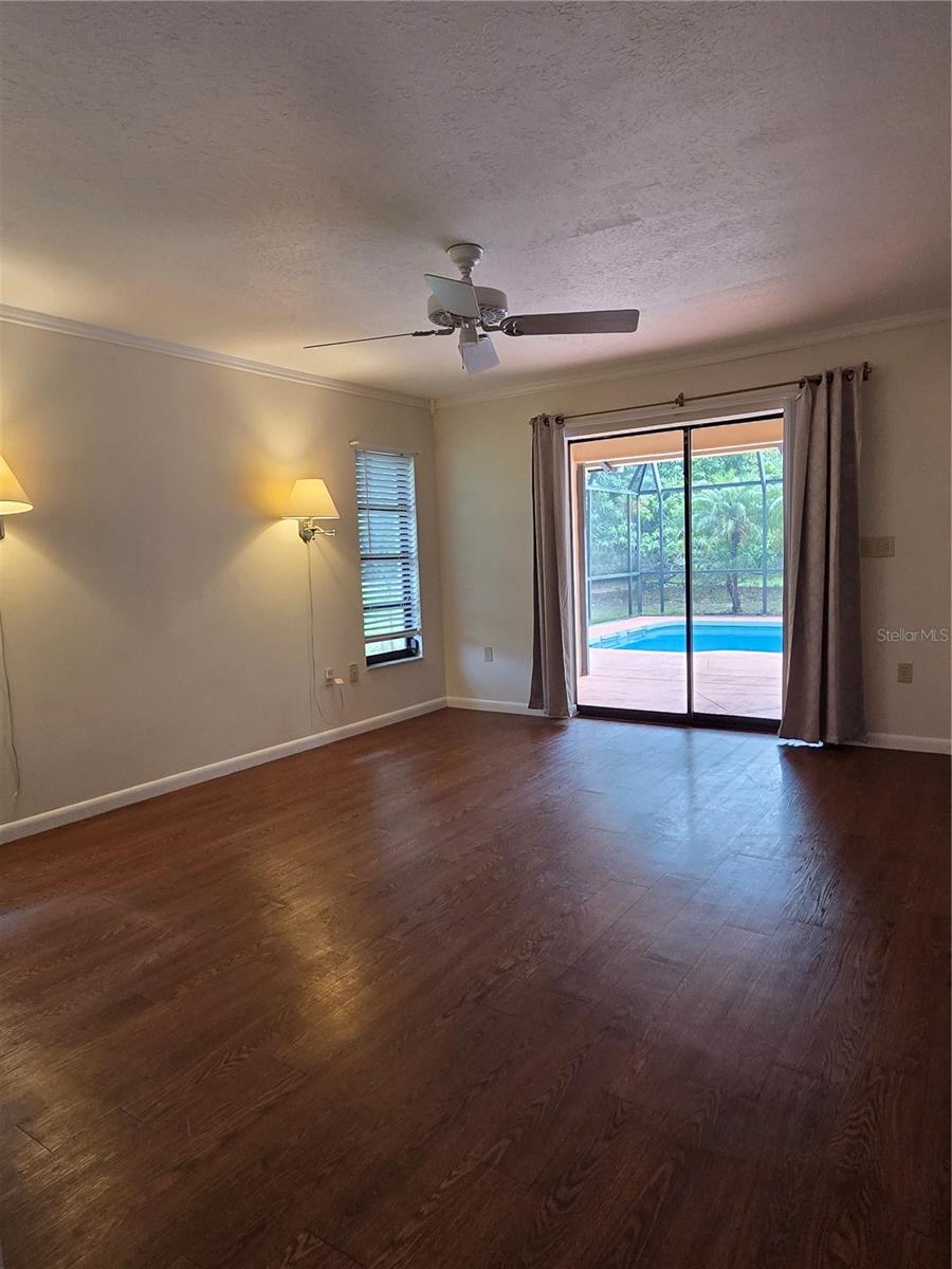 Listing Image #9