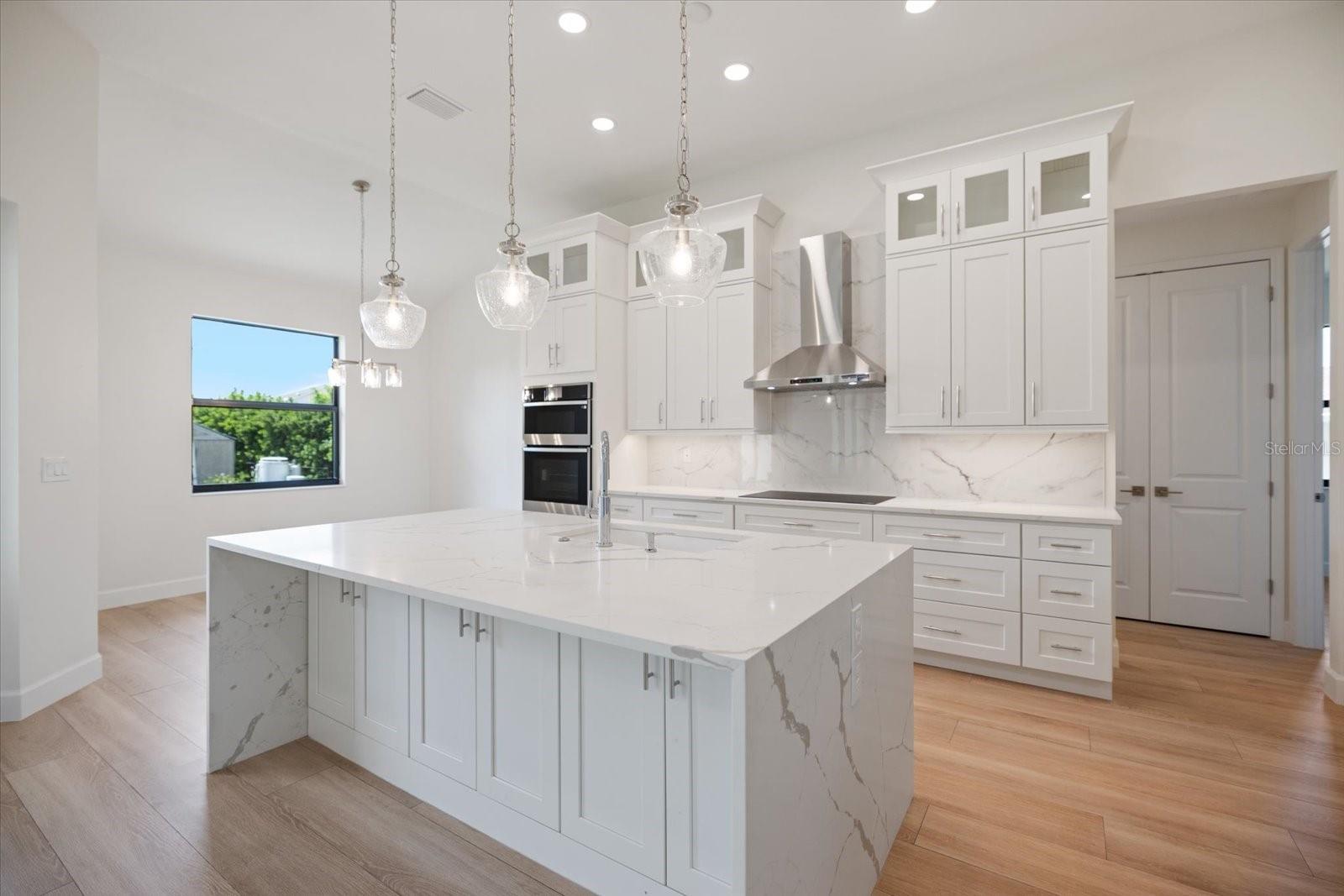 Listing Image #11
