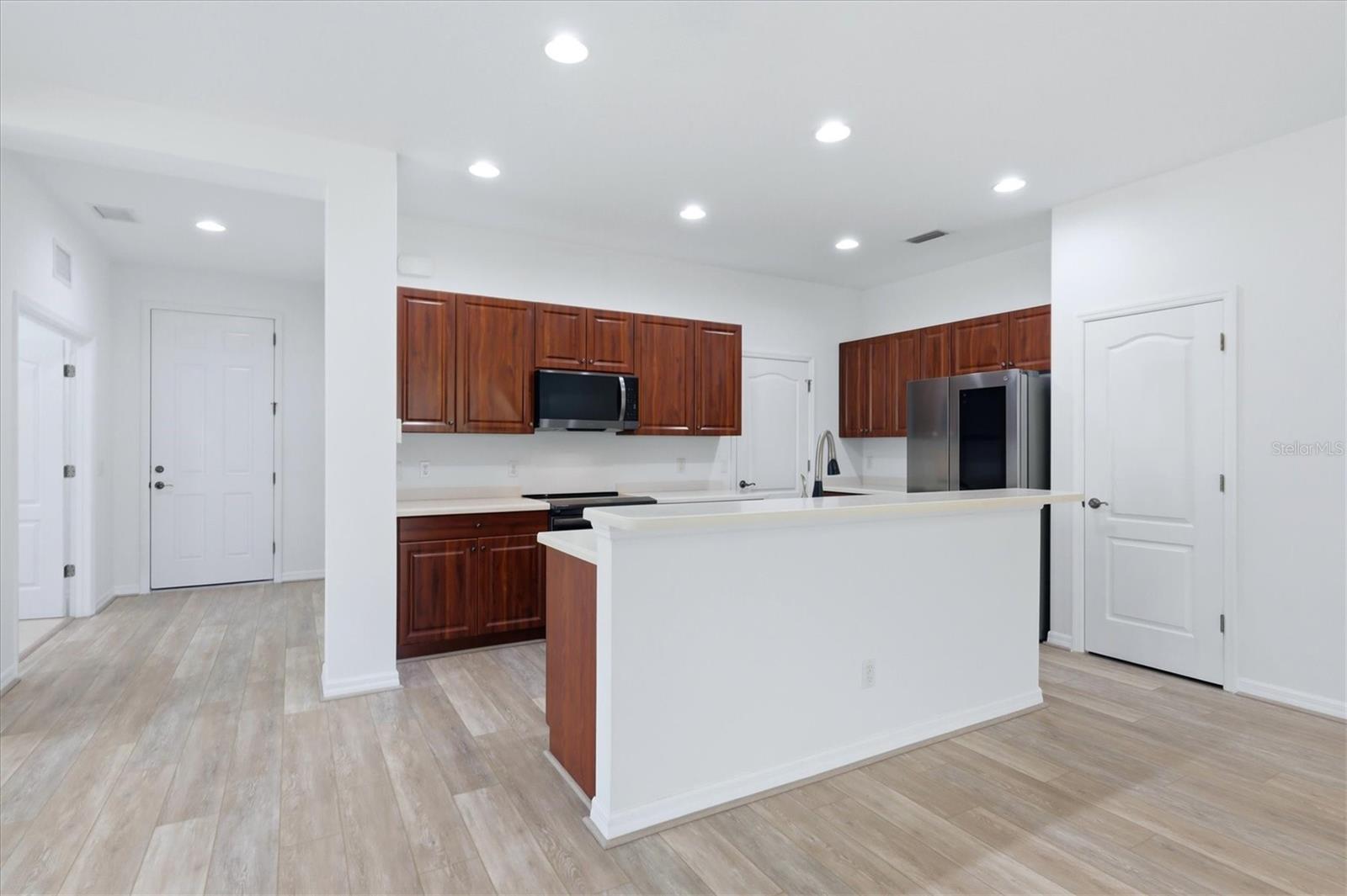 Listing Image #9